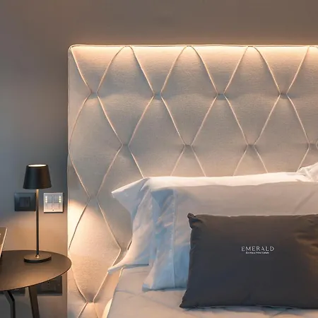 Emerald تْشيفالو